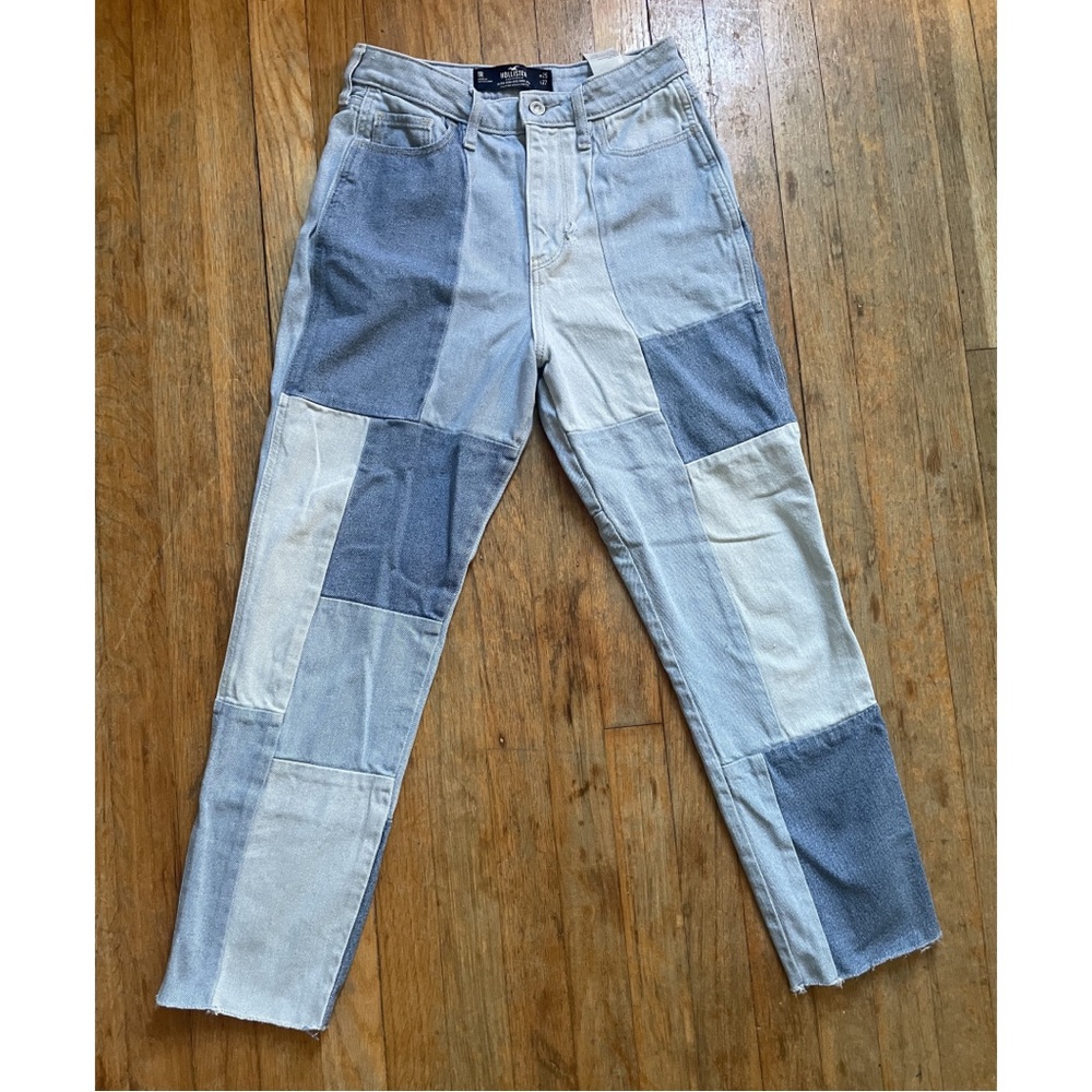Hollister Ultra High Rise Mom Patchwork Jeans Women Blue Raw Hem
W25 L27